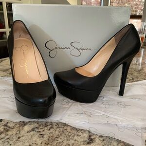 Jessica Simpson 7M black platform heels